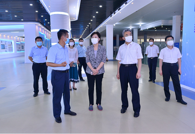 濟寧市政協(xié)主席、黨組書(shū)記霍媛媛到新風(fēng)光公司調研